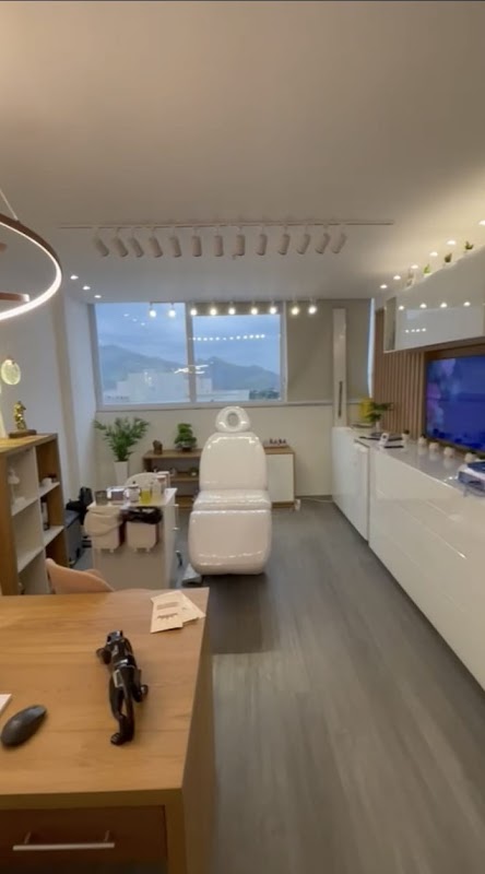 Dra. Bárbara Delacqua | Preenchimento Labial, Botox, Harmonização Facial, Peeling de Fenol, outros - Clínica de Estética em Jardim Camburi, Vitória/ES - Foto 4