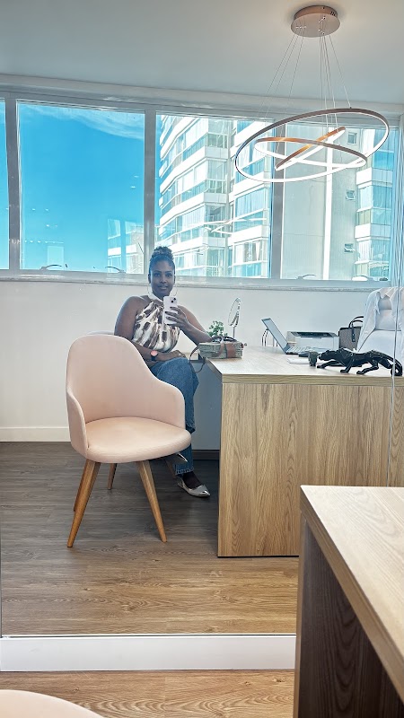 Dra. Bárbara Delacqua | Preenchimento Labial, Botox, Harmonização Facial, Peeling de Fenol, outros - Clínica de Estética em Jardim Camburi, Vitória/ES - Foto 5