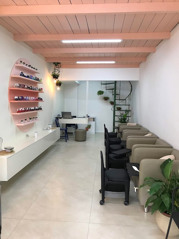 Maria Bonita Esmalteria e Estúdio de Beleza - Esmalteria em Jardim Camburi, Vitória/ES - Foto 2