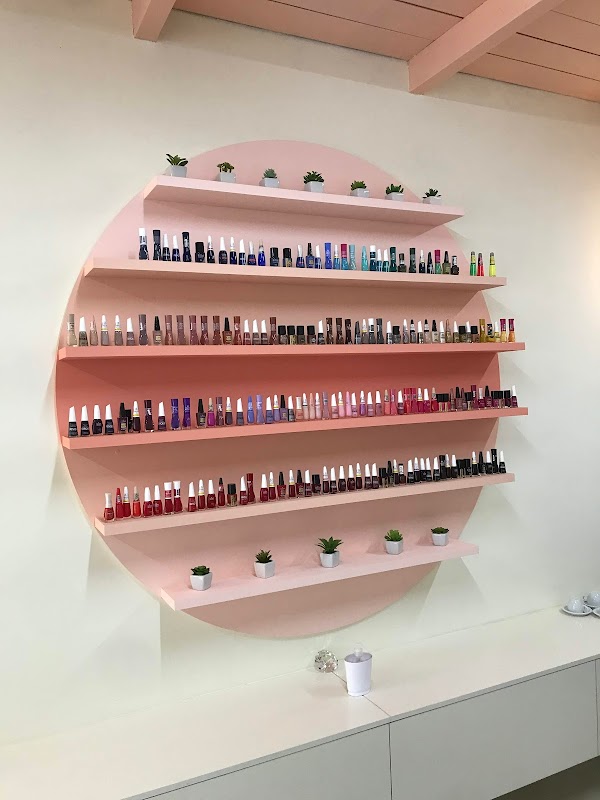 Maria Bonita Esmalteria e Estúdio de Beleza - Esmalteria em Jardim Camburi, Vitória/ES - Foto 3