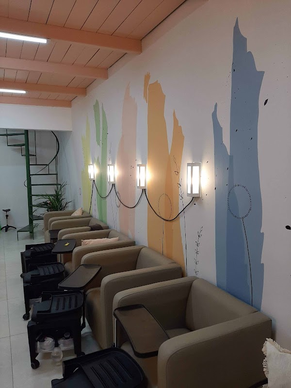 Maria Bonita Esmalteria e Estúdio de Beleza - Esmalteria em Jardim Camburi, Vitória/ES - Foto 4