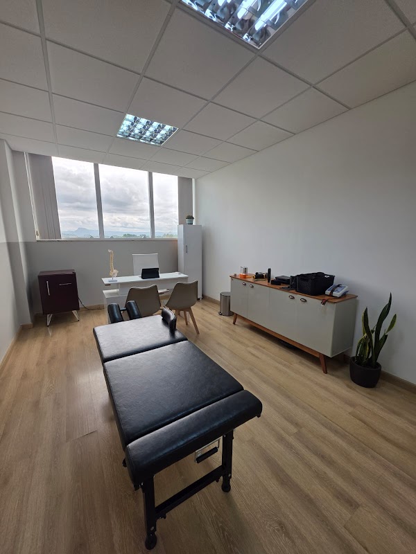 Dra Isabela Fabre - Fisioterapia e Quiropraxia - Fisioterapia em Jardim Camburi, Vitória/ES - Foto 2