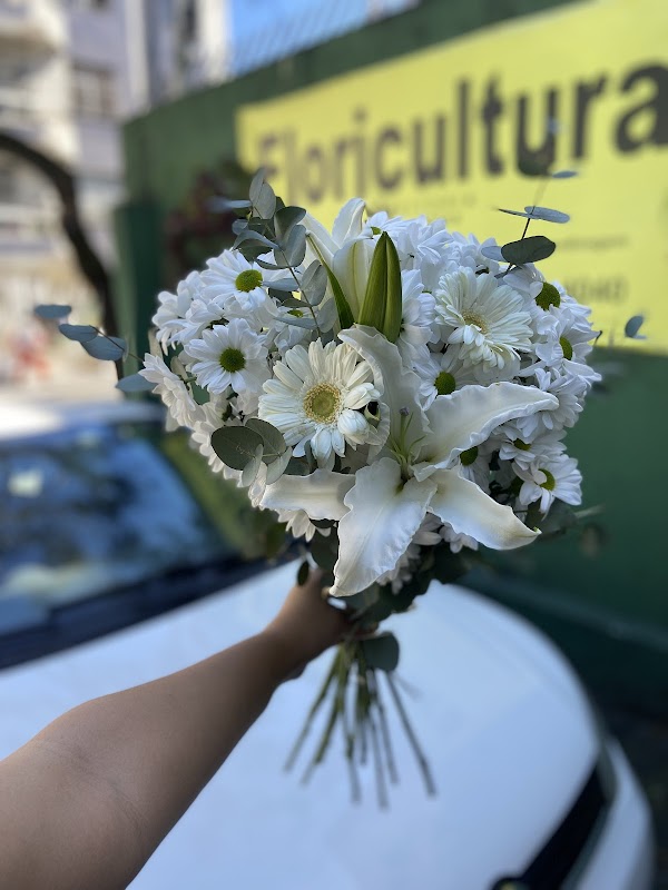 Vitória Flowers | Buquês e Presentes - Floricultura em Jardim Camburi, Vitória/ES - Foto 4