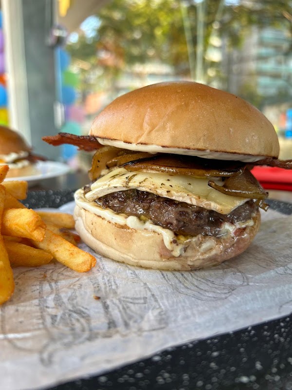 Salvia Steak & Burgers - Hamburgueria em Jardim Camburi, Vitória/ES - Foto 2