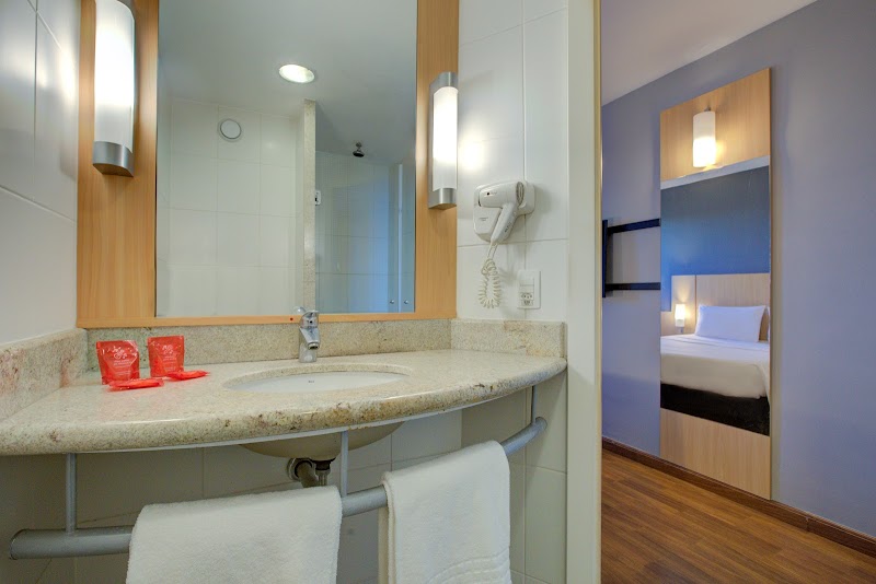 Hotel Ibis Vitoria Praia de Camburi - Hotel em Jardim Camburi, Vitória/ES - Foto 3