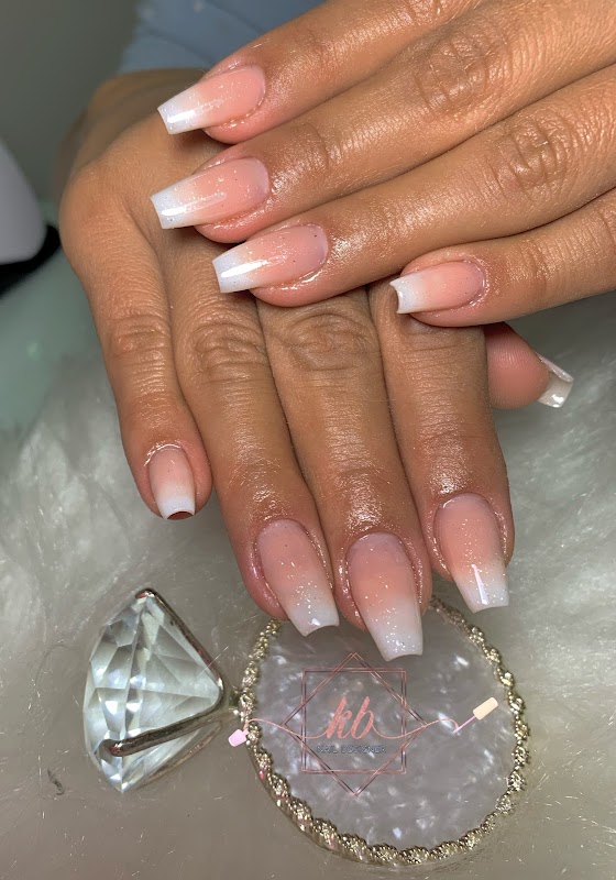 Karla Braga unhas de gel - Salão de Beleza em Jardim Camburi, Vitória/ES - Foto 3