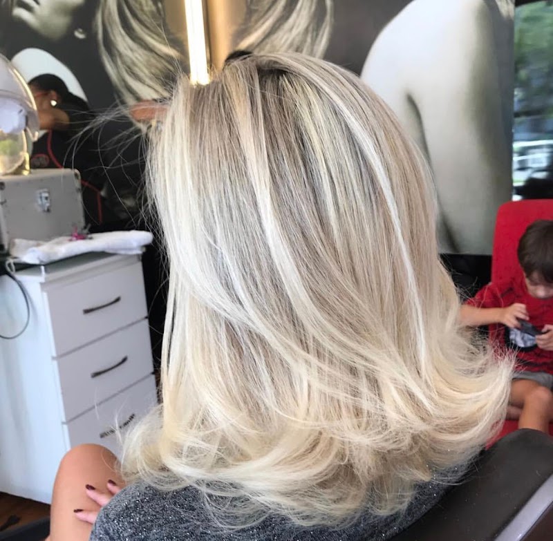 Salão Miss Chic Beleza & Estética - Salão de Beleza em Jardim Camburi, Vitória/ES - Foto 2