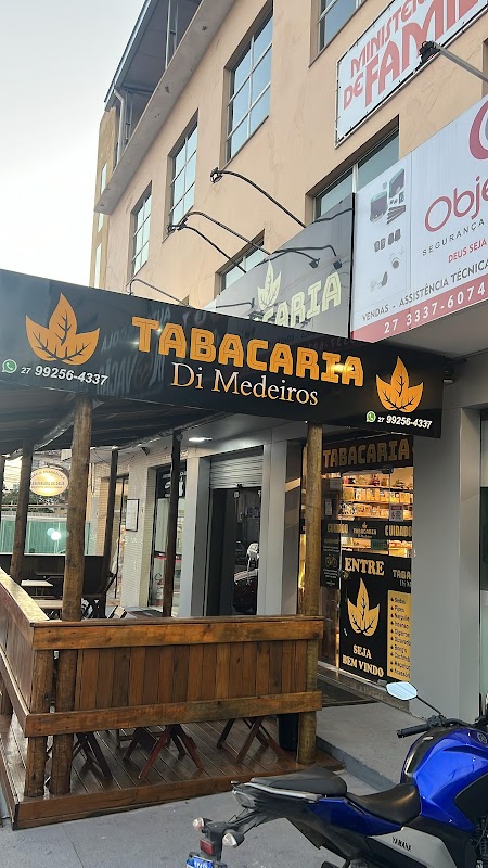 Di Medeiros HeadShop
